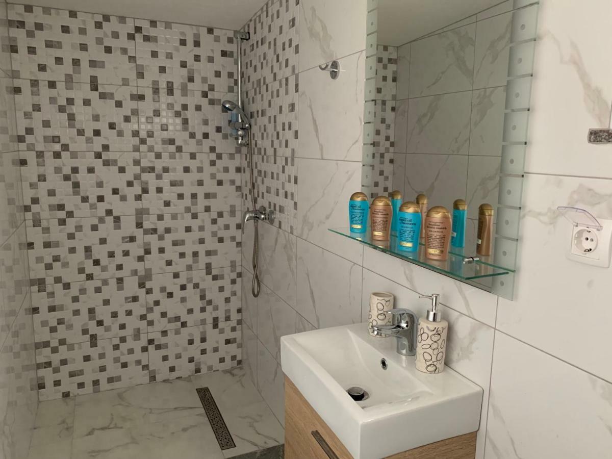 Apartments Albatross ノヴァリャ エクステリア 写真